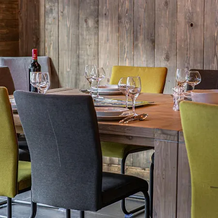 Chalet Elegant A Le Praz Avec Spa, Cheminee Et Services Inclus - Fr-1-568-35 (adults Only) *