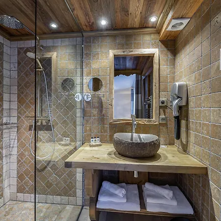 Elegant A Le Praz Avec Spa, Cheminee Et Services Inclus - Fr-1-568-35 (adults Only) Chalet *