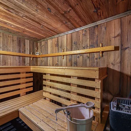 Chalet Elegant A Le Praz Avec Spa, Cheminee Et Services Inclus - Fr-1-568-35 (adults Only)